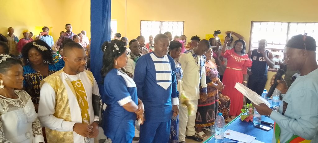 MINPPROF, Konye Council Celebrates Pioneer Mass Marriage In Konye As part of activities marking the 2025 celebration of the International Day of the Family, the Sub-divisional Delegation of Women Empowerment and the Family, MINPPROF has partner with the Konye Council to celebrate the first free mass marriage in Konye, the seat of Konye Sub-division. The event that took place on May 15th, 2025 at the Konye Council business center legalizing the marriages of 9 couples, was witnessed by the Mayor of the Konye Council, DR Barrister Musima George Lobe.Others present were the 2nd Deputy Mayor of the Konye Council, Mandi Lawrence Balimba, Madam Emma Njonji Epse Musima, Civil status secretary, Martin Bangume, Traditional authorities and a cross section of the population. Addressing the Couples, the Sub-Delegate of Women's Empowerment and the family noted that it is a bold step taking by the couples to improve upon their life's. Stating that, the celebration comes a day prior to the celebration of the International day of the family. She beaconed the couples, stressing on the importance of the family and the role it plays in the society. While counseling the couples, the Lord Mayor of the Konye Council, Urged them to take the exercise serious as he said, "marriage is a union that has divine value as it was ordained by God". To Mayor Mandi Lawrence who conducted the vows taking and the wearing of rings, marriage is sacred and so couples must protect it jealously. He as well used the occasion to cautioned the various wives to submit to their husbands who are bred winners of the family. The ceremony that is done annually, helps in strengthening family bonds and community values. It also serves as a platform to promote the importance of legalizing marital unions, particularly for couples who have long lived together without formal recognition. This edition of the International Day of the Family was commemorated under the theme: “Family-Oriented Policies for Sustainable Development: Towards the Second World Summit for Social Development.” The Konye Council and the Sub -divisional Delegation of Women Empowerment and the Family have continued to demonstrate commitment in fostering social inclusion while promoting the legal and social rights of families within the municipality. The 31st edition of the International family day, was celebrated on the theme " Cultivate peace and solidarity for a united, inclusive and prosperous Cameroon".